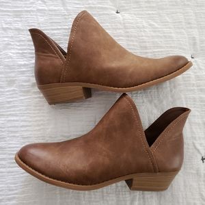 Universal thread brown ankle boots size 9